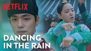 Shin Hae-sun’s flashy dance moves leave Kim Jung-hyun entranced  Mr. Queen Ep 5 ENG SUB