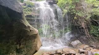 ទឹកធ្លាក់ល្អាងថ្មដា  - La Ang Thmor Da Waterfall