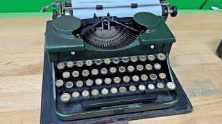 Royal 1930 Portable Manual Typewriter Demo