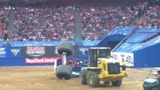 Ice Cream Man slips over in wheelie competition Monster Jam Houston 2 12 2017