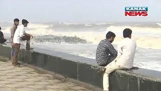 Due To The Effect Of Cyclone Vayu High Tides At Worli Sea Face AreaMumbai