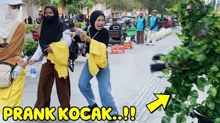 VIRAL TIKTOK  PRANK MANUSIA DAUN MALIOBORO BIKIN TERIAK HISTERIS..