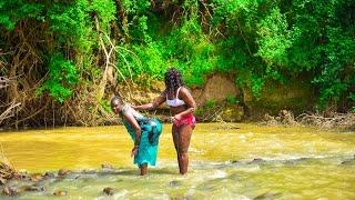 survival camping with my girlfriendtaking bath at the river#riverbath #satisfying #outdoors