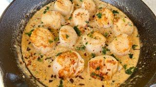 SCALLOPS WITH CREAMY GARLIC WHITE WINE SAUCE