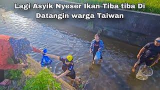 Lagi Asyik Nyeser ikan Tiba tiba Di Datengin Warga Taiwan  hunting fish