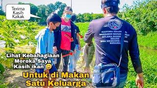 Kebahagiaan Warga Taiwan Kakak Beradik Saya Kasih Ikan Besar Hasil Ngetapel