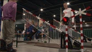 Dutch railroad crossing - model trains for children - Eurospoor 2012