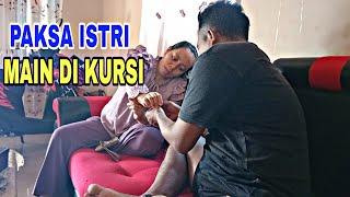 PAKSA ISTRI MAIN DI KURSI