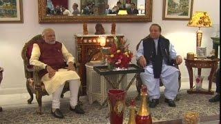 Indias Modi makes surprise historic visit to Pakistan