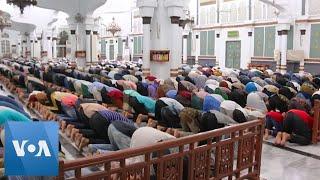 Ramadan Thousands Pray at Mosque in Indonesias Aceh