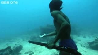 ‪Superhuman Filipino diver from the Badjao tribe BBC
