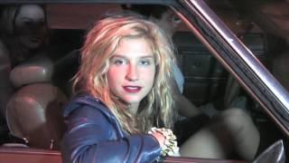 Kesha Asks Paparazzi Who Has The Biggest D*ck? 2010