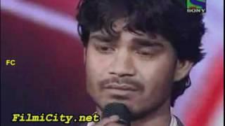 Sonu Nigam gets emotional from Visal Srivastav singing.mp4