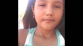 Niña bailando picky