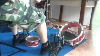 Brutal Death drummer VS Mini drum kit 