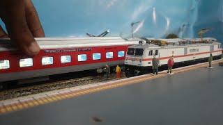 Purushottam Exp HO Scale Train ArriveDepart ● My First Passenger Train Set