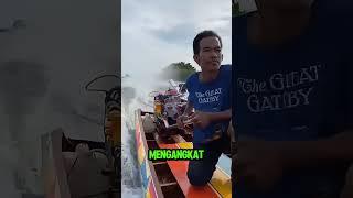 ADU SKILL Perahu Drag Thailand Terpelanting Karena Terlalu Cepat