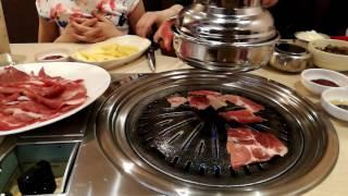 Жарим мясо в кафе Корея