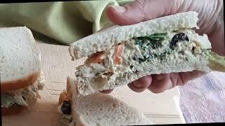 Sandwich con pollo sfilacciato la ricetta perfetta per i tramezzini con insalata di pollo