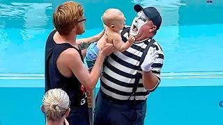 HILARIOUS Tom The SeaWorld Mime ARRIVE EARLY