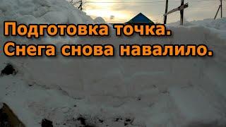 Подготовка точка к выставке пчёл. Снега снова навалило.