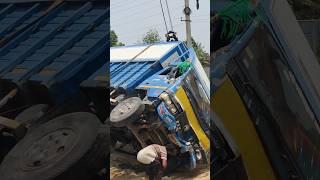 lifting an accident truck with a hydra crane @GAYITHRICRANESWORLD #shorts