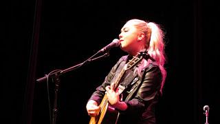 RaeLynn Magic Live.