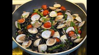 SQUID INK PASTA VONGOLE