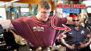 58 Wiederholungen in die Schulter weil Ronnie Coleman hat auch