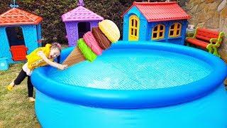 Öykünün Dondurması Havuza Düştü - For Kid Swimming Pool and İce Cream -Funny Oyuncak Avı