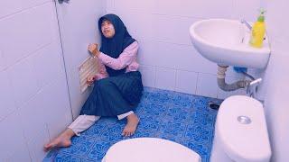 Drama  Dinda Terkunci Di Kamar Mandi