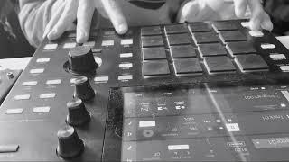 MAKING AN OLD SCHOOL BOOM BAP BEAT ON THE MPC ONE