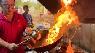 Chinese Restaurant Master Chef Cooking Yumptious Dishes - Restaurant Ah Thiam In Port Dickson