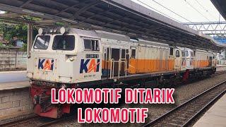 RAMAINYA KERETA API DI STASIUN JATINEGARA JAKARTA