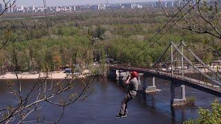 Украина. Киев. Zip line. Ukraine 532 m.Спуск +полет на троллеей через Днепр 21.07.2015.Полет 40 сек.