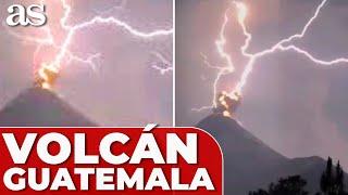 RAYO IMPACTA EN VOLCÁN en ERUPCIÓN  Volcán fuego Guatemala