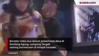 VIRAL  aksi kades peluk istri kepala dusun