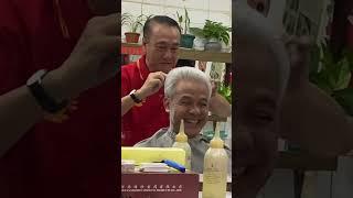 NYOBAIN POTONG RAMBUT DI LANGGANANNYA PAK JOKOWI