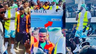 Wow  shatta wale donates 30000 cash to bus stop boys at alajo for their good works 