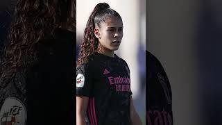 Who is the Real Madrid attacker that moved to Barça Femení?