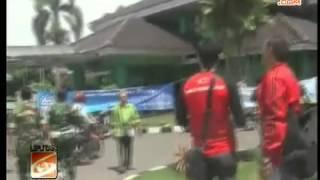 TNI Vs Polri Bentrok di Depan Kantor Bupati Karawang