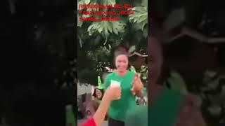 Viral di Medsos  Ibu-Ibu ini Asyik Joget sambil Minum Miras