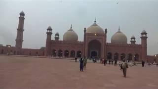 Pakistan Badshahi Mosque in Lahore  パキスタン：ラホールのバードシャヒー・モスク