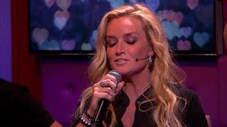Samantha Steenwijk zingt het ontroerende nummer Vleugels van mijn Vlucht - RTL LATE NIGHT
