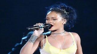 Rihanna Has An Emotional Breakdown During Performance