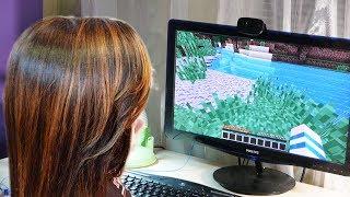 MAMA VS MJNCRAFT? MAMA FIRST TIMES PLAYING IN MINECRAFT  AOneCool