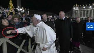 Video Papst Franziskus schlägt aufdringlicher Anhängerin auf die Hand