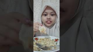 kekeyi makan nasi goreng