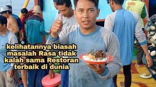 Suasana Buka Puasa bersama di Tengah Laut Nelayan Tradisional Indonesia - Cupliz Ahmad