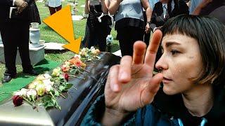 When a Daughter Visited Her fathers Grave She Found A Crowd Of People Encircling The Tombstone.